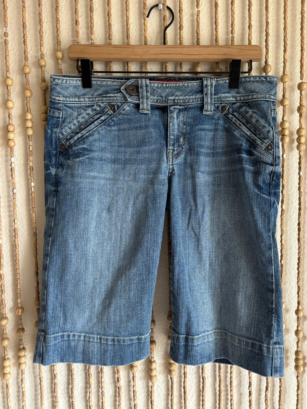 Vintage Guess 2000s Y2K Low Rise Bermuda Denim Cropped Shorts 29